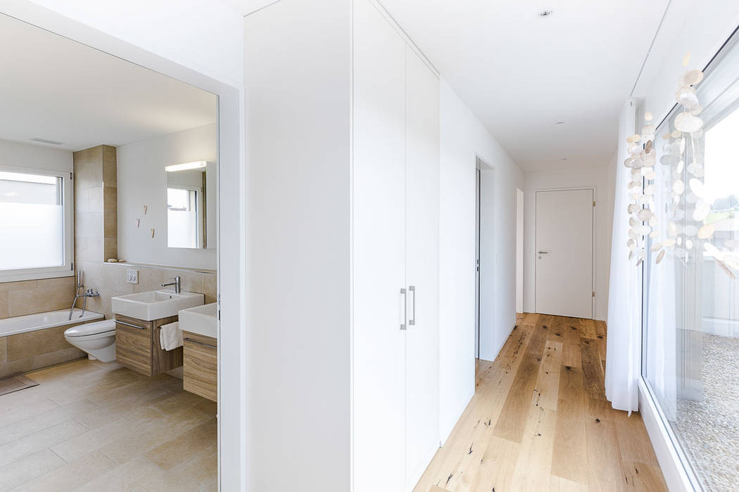 homify Moderne gangen, hallen & trappenhuizen