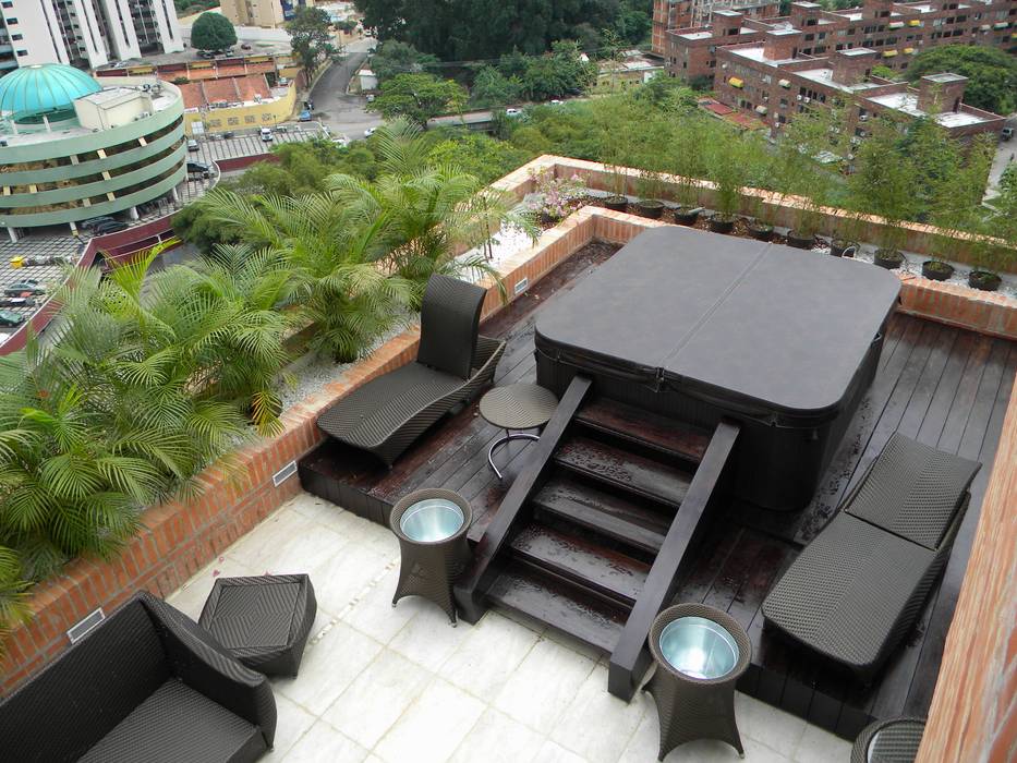 Spa en Terraza BLUE POLYGON C.A. Balcones y terrazas de estilo minimalista jacuzzi,terraza,vistas
