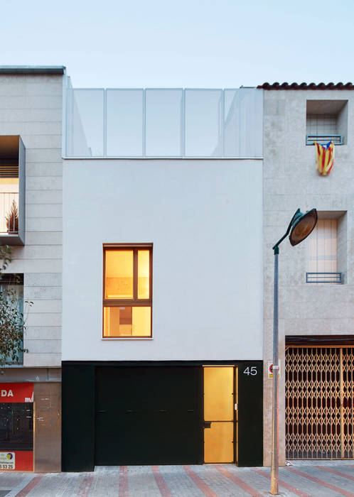 59RUT New house between dividing walls in the centre of Terrassa, Vallribera Arquitectes Vallribera Arquitectes Minimalistische huizen