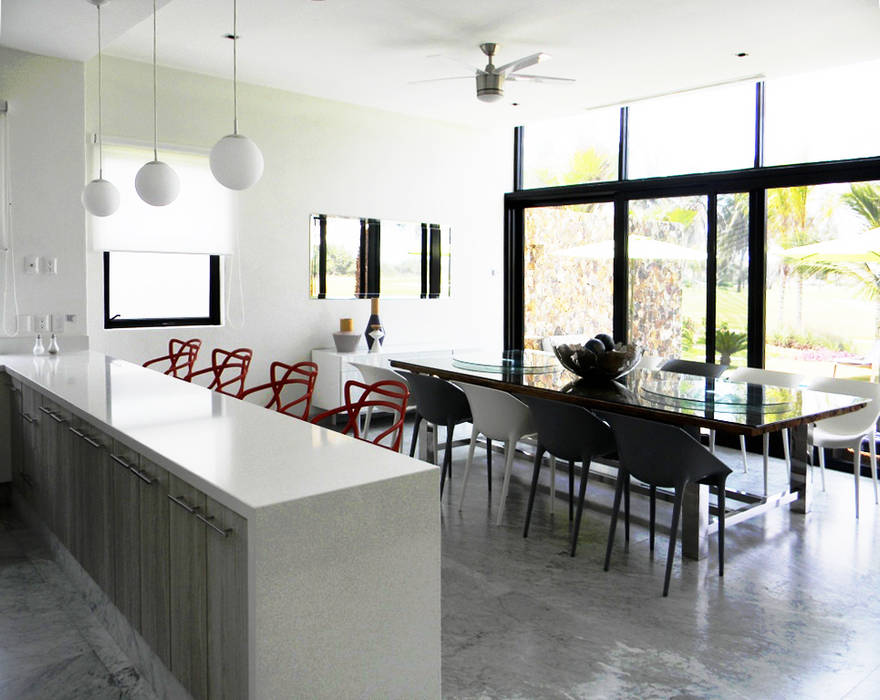 Villa Amanda, Acapulco, MAAD arquitectura y diseño MAAD arquitectura y diseño Eclectic style kitchen Tables & chairs