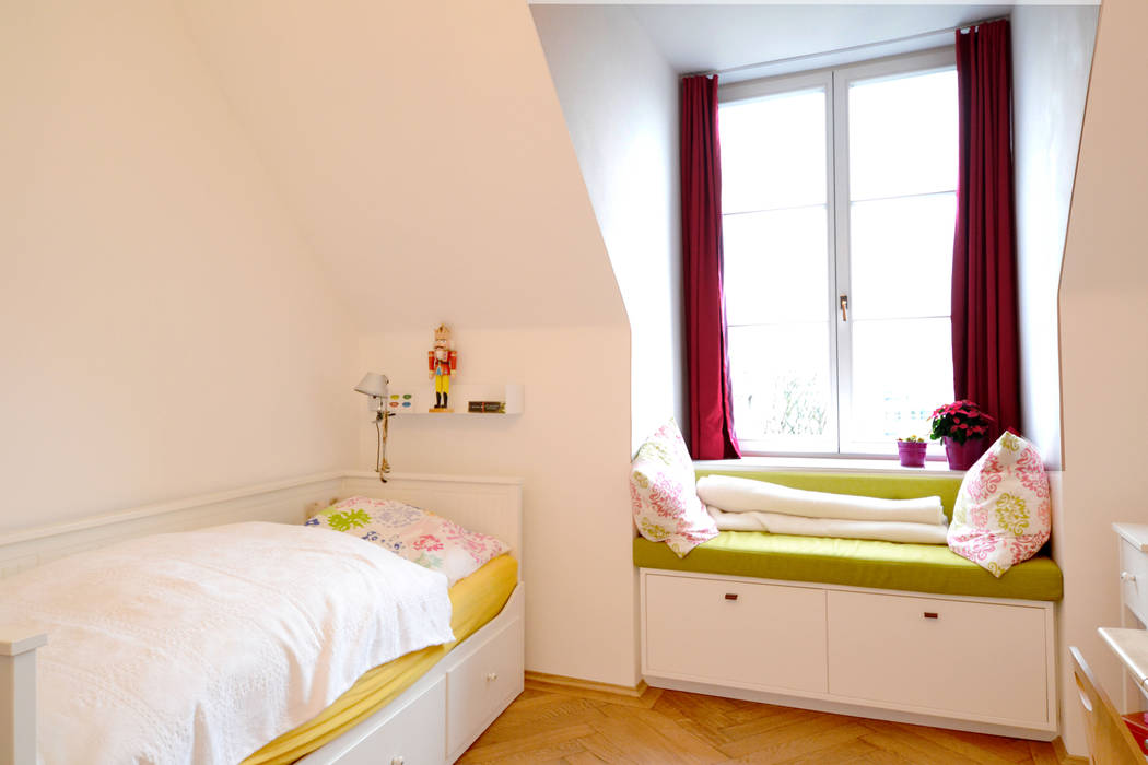 Wohnen im Dachgeschoss, reichl---beraten-planen-verwirklichen reichl---beraten-planen-verwirklichen Nursery/kid’s room