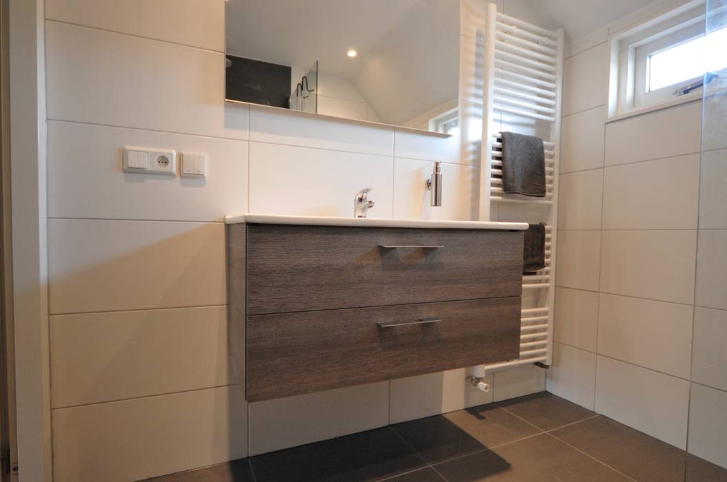 complete badkamer Heerhugowaard, AGZ badkamers en sanitair AGZ badkamers en sanitair ห้องน้ำ ไม้ Wood effect ซิงก์