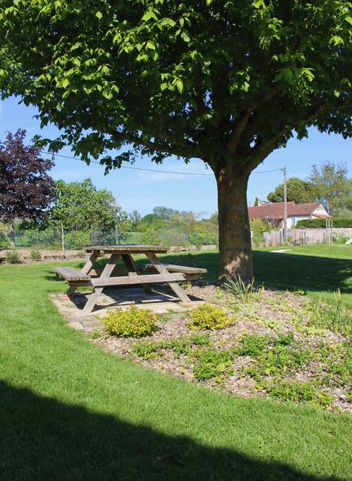 Pique nique au jardin Constans Paysage Jardin rural pique nique,jardin,massif,arbre,ombre,terrasse