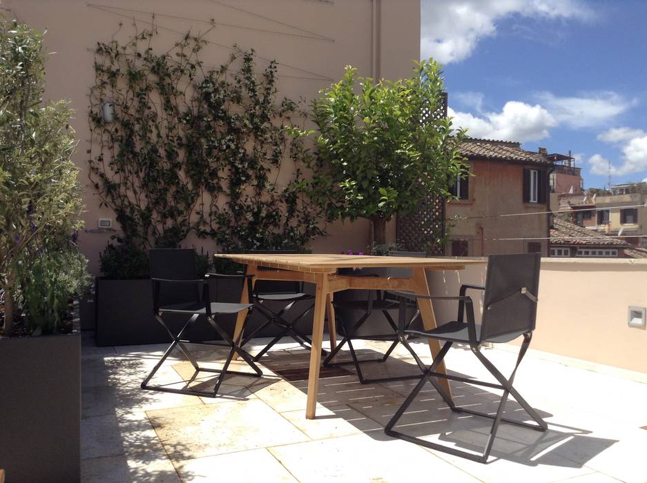 Una terrazza moderna mediterranea, Au dehors Studio. Architettura del Paesaggio Au dehors Studio. Architettura del Paesaggio