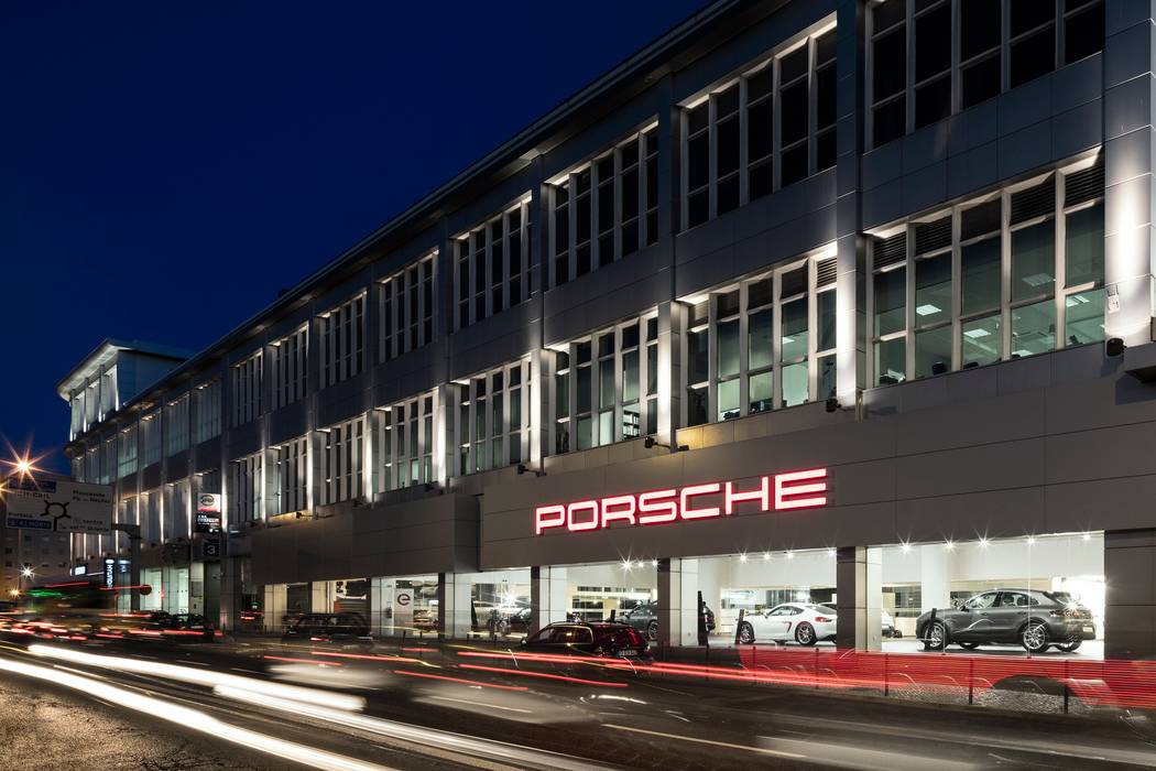 FACHADA_Centro PORSCHE Lisboa OW ARQUITECTOS lda | simplicity works Espaços comerciais Metal porsche,interiores,lisboa,portugal,remodelações,Stands de automóveis