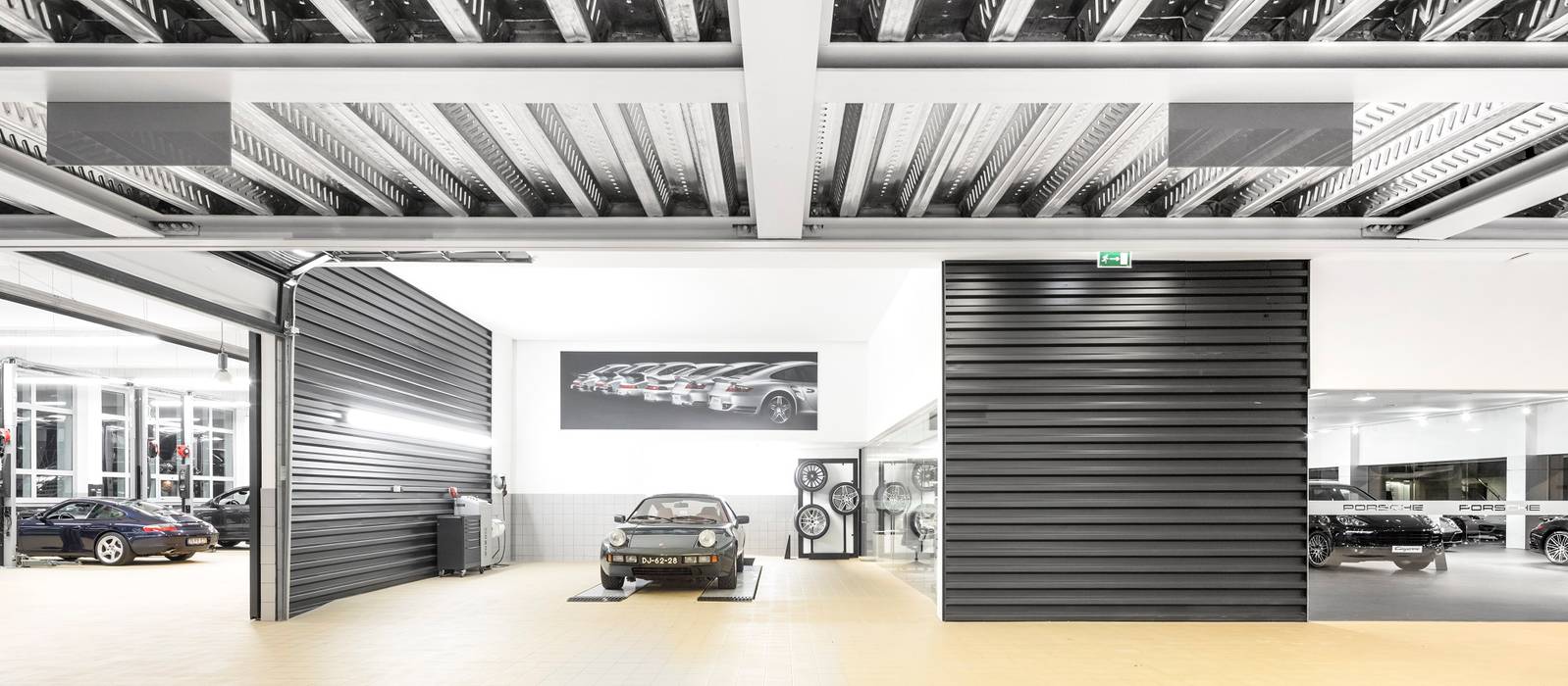 PROJECTO_Centro PORSCHE LISBOA | Lisboa | PT, OW ARQUITECTOS lda | simplicity works OW ARQUITECTOS lda | simplicity works Commercial spaces میٹل Car Dealerships