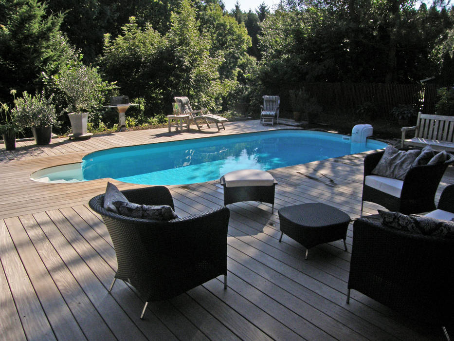 Einbau eines Stahlwandpools, Hesselbach GmbH Hesselbach GmbH Jardines de estilo mediterráneo