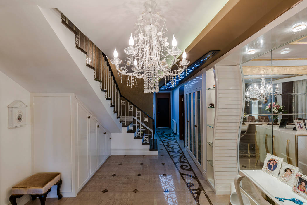 BILGE & AHMET SEZER EVI, Mimoza Mimarlık Mimoza Mimarlık Classic style corridor, hallway and stairs
