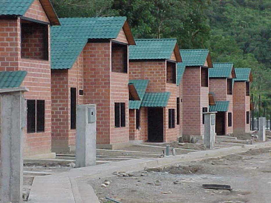 Desarrollo habitacional INVERSIONES NACSE S.A.S. Casas de estilo tropical Ladrillos