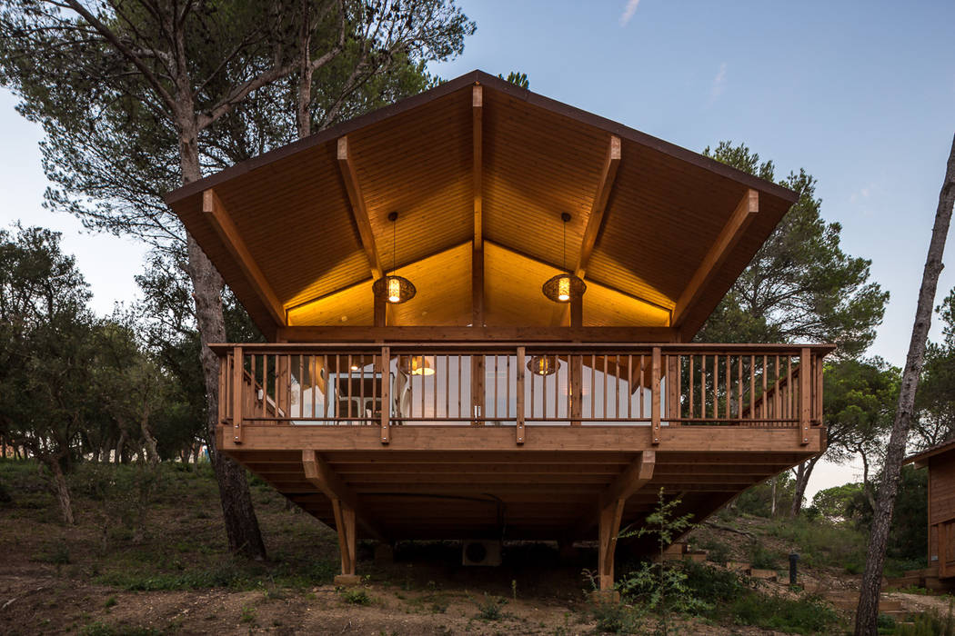 Bungalows | DOS arquitectes, Simon Garcia | arqfoto Simon Garcia | arqfoto Casas de estilo moderno Planta,Cielo,Edificio,Árbol,Sombra,Madera,casa,Techo,Cabaña,Bienes raíces