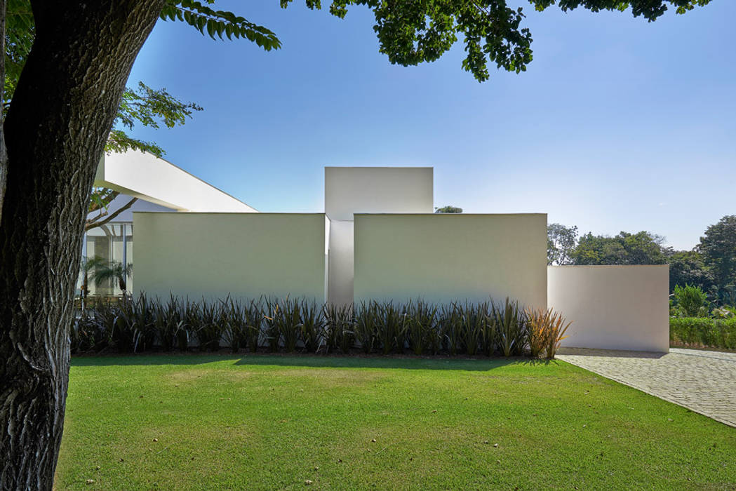 Amendoeiras Alta, Lanza Arquitetos Lanza Arquitetos Modern style gardens