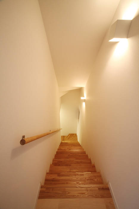 イタウバハウス－夢はかなえる－, 一級建築士事務所アトリエｍ 一級建築士事務所アトリエｍ Modern corridor, hallway & stairs Wood Wood effect