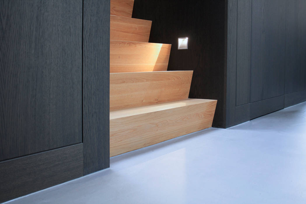 VERBOUWING JAREN '70 WONING, a-LEX a-LEX Modern Corridor, Hallway and Staircase