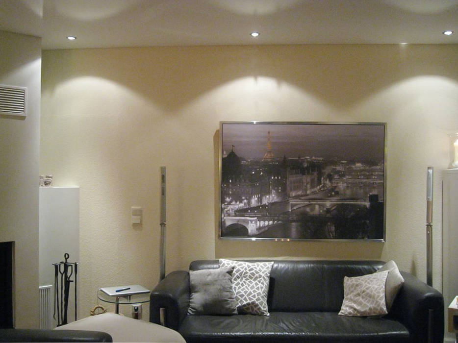 Wohnzimmer rote wand: wohnzimmer von mettner raumdesign | homify Wohnzimmer rote wand: wohnzimmer von mettner raumdesign | homify