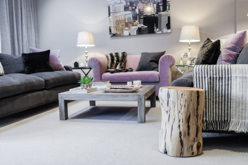 Open Plan Space Lauren Gilberthorpe Interiors Livings de estilo ecléctico pink and grey,log table