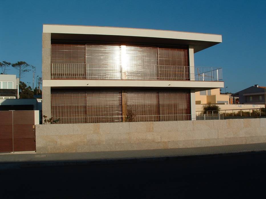 Casa Sá, Lousinha Arquitectos Lousinha Arquitectos Casas modernas