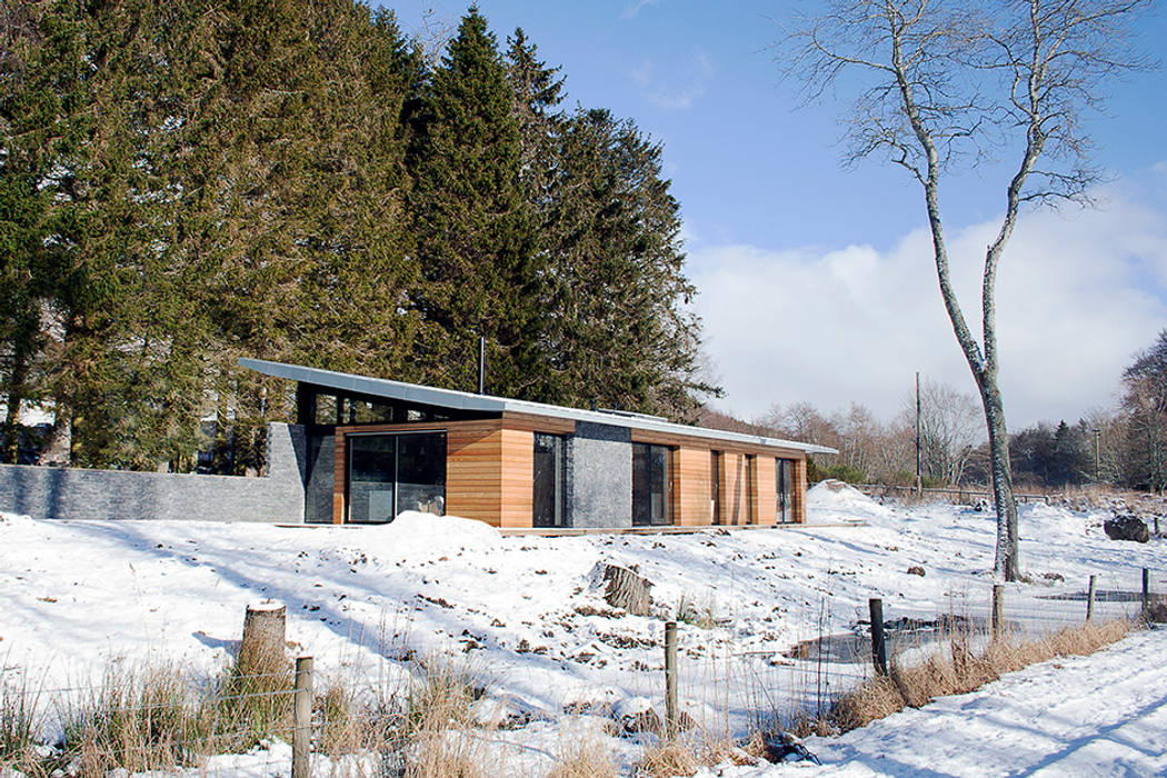 External front elevation Brown & Brown Architects บ้านและที่อยู่อาศัย ไม้ Wood effect modern,timber,stone,glass,house,rural,scotland,cairngorms,site,lowcost,sustainable