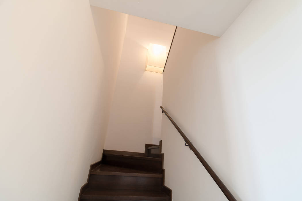 REPORTAJE FOTOGRÁFICO ALQUILER TURÍSTICO, Become a Home Become a Home Scandinavian style corridor, hallway& stairs