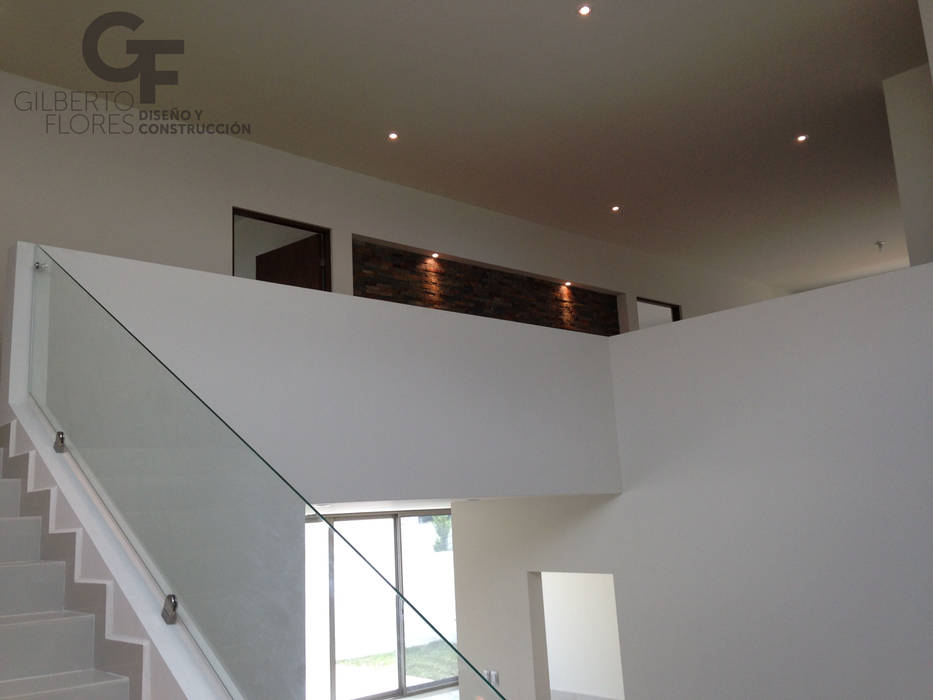 CAROLCO 2, GF ARQUITECTOS GF ARQUITECTOS الممر الحديث، المدخل و الدرج