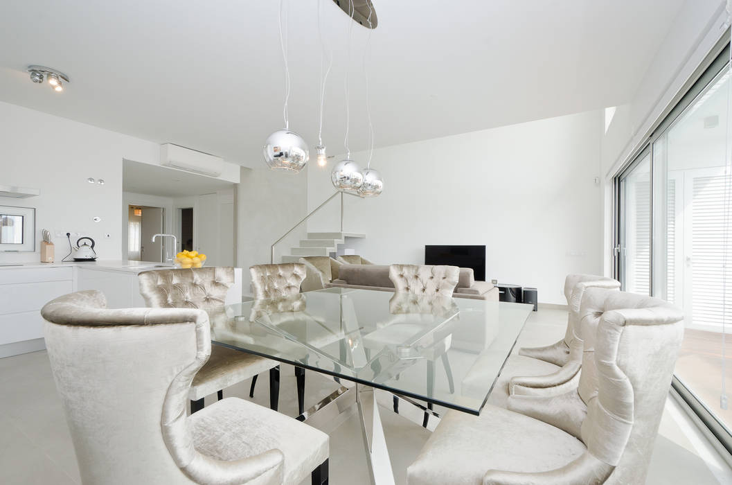 Private Interior Design Project - Town House Albufeira, Simple Taste Interiors Simple Taste Interiors Salas de jantar clássicas Cadeiras e bancos