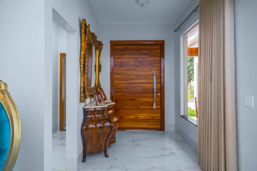 Residência E&A, Daniele Galante Arquitetura Daniele Galante Arquitetura Modern corridor, hallway & stairs