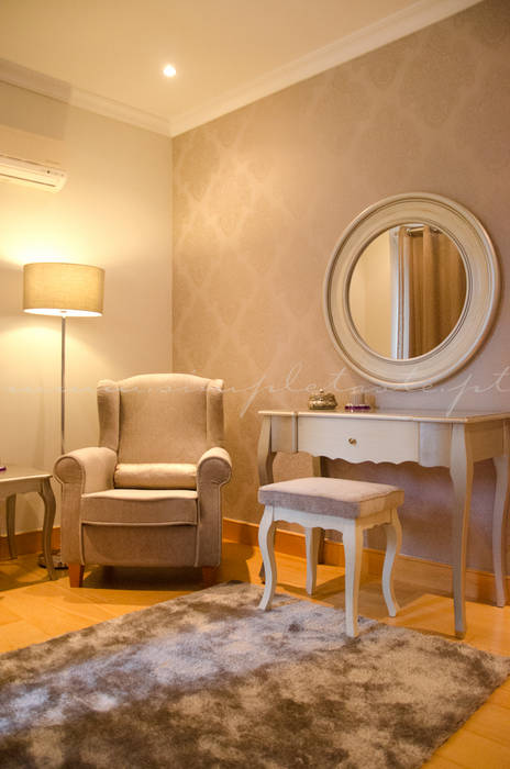 Private Interior Design Project - Apartment Vila Sol Palmyra, Simple Taste Interiors Simple Taste Interiors Quartos clássicos Cómodas