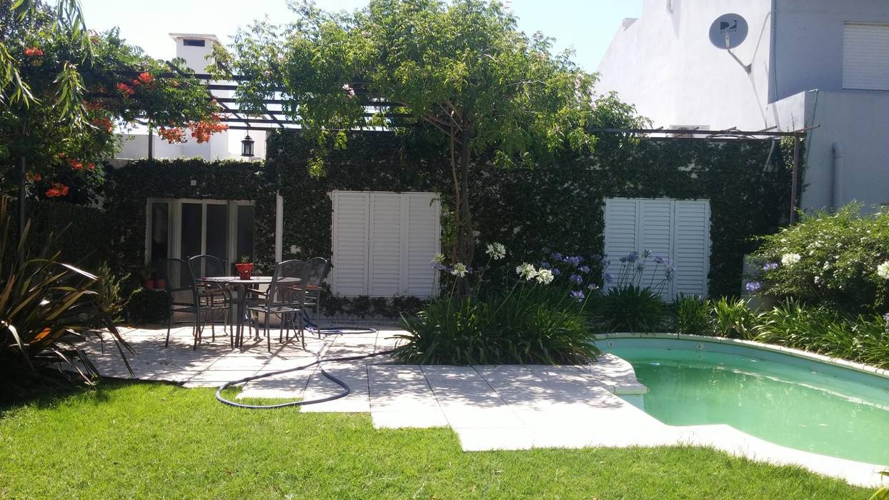 JARDÍN CON PILETA milena oitana Jardines de estilo clásico