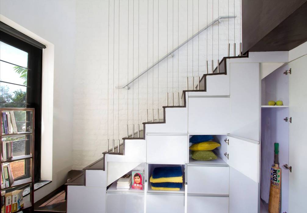 The Staircase - 1 Urban Shaastra Minimalist corridor, hallway & stairs Stairs,built-in storage,India,Chennai,urbanshaastra,smallspaces