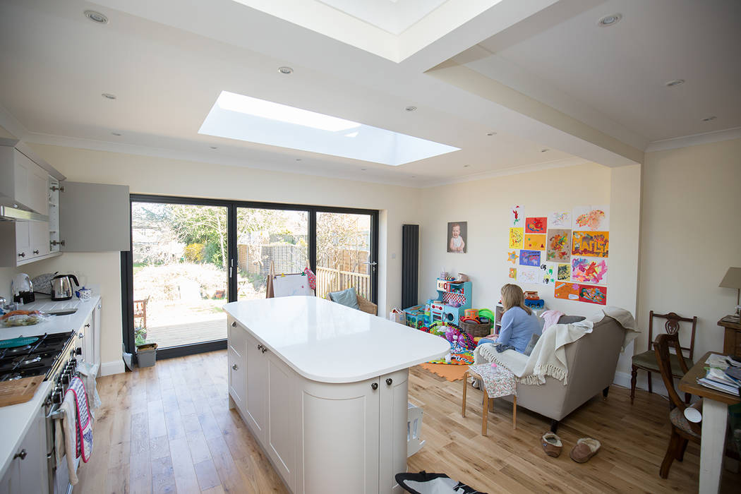 A working kitchen for a busy family! homify مطبخ kitchen,white kitchen