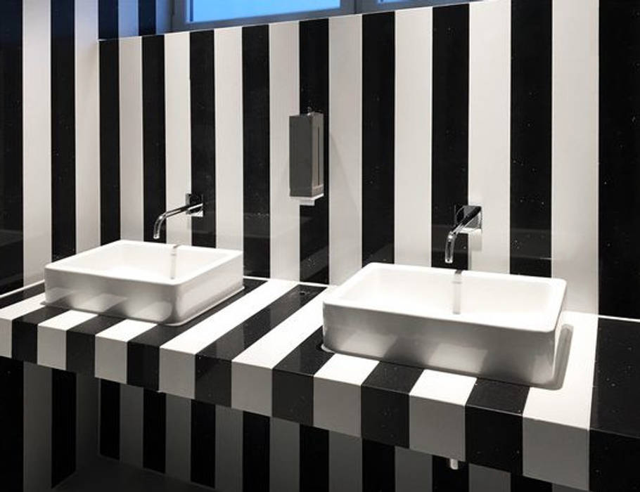 Trend Inspirationen Bad und WC in schwarz/weiß, trend group trend group Modern style bathrooms Tiles