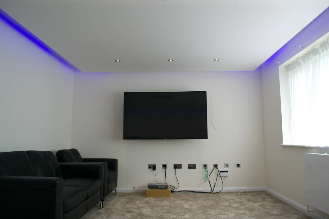The lighting in here is ready to entertain! homify Modern style bedroom lounge,tv,leather sofa,living room