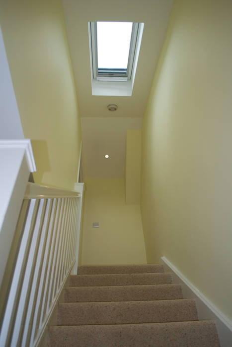 A hallway up to the new room... homify Klassieke gangen, hallen & trappenhuizen hallway,loft conversion