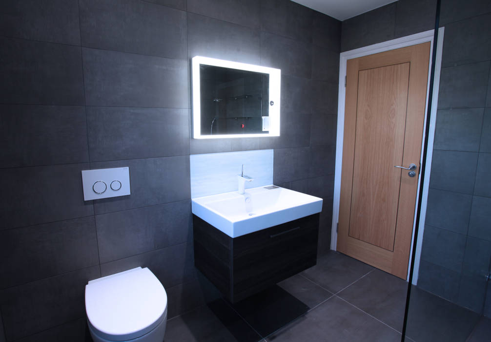 A bachelor's bathroom... homify Moderne Badezimmer bathroom lighting,bathroom sink,bathroom,bathroom mirror,bathroom furniture,small bathroom