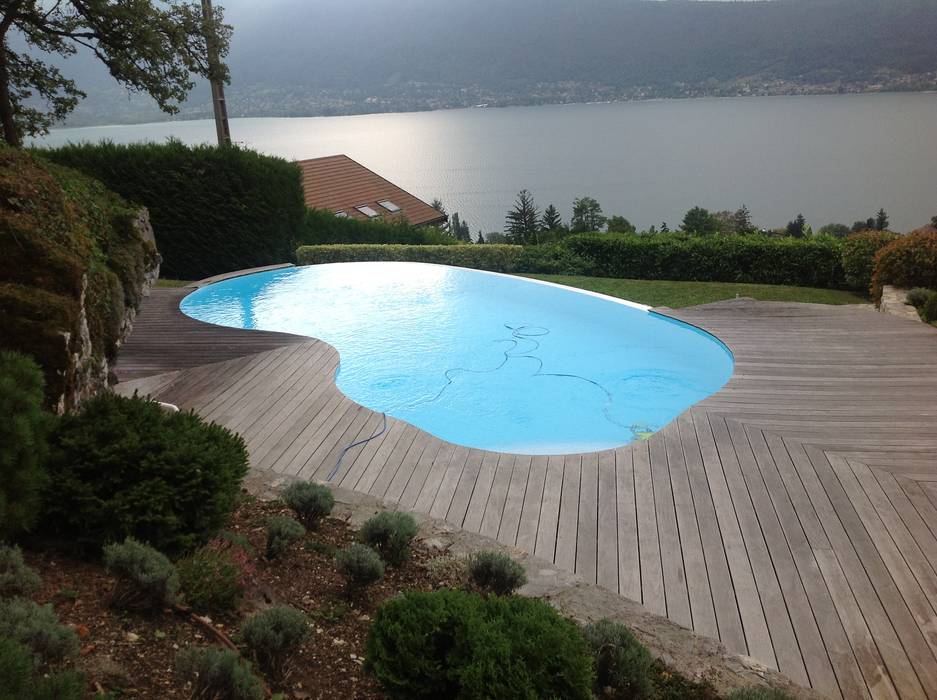 Constructions de piscines, Annecy Piscines Services Annecy Piscines Services Piscine moderne L&#39;eau,Ciel,Biens,Plante,Piscine,Azur,Rectangle,Plan d&#39;eau,Ombre,Arbre