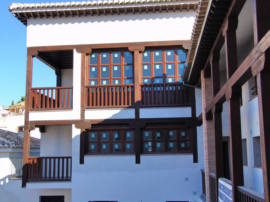 barandas y balcones madera homify Balcones y terrazas de estilo rústico