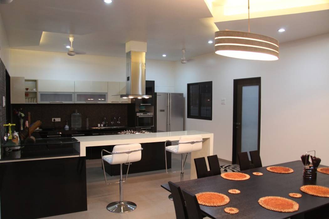 pent house for Mr. Jahagirdar At nanded, 4th axis design studio 4th axis design studio Modern kitchen
