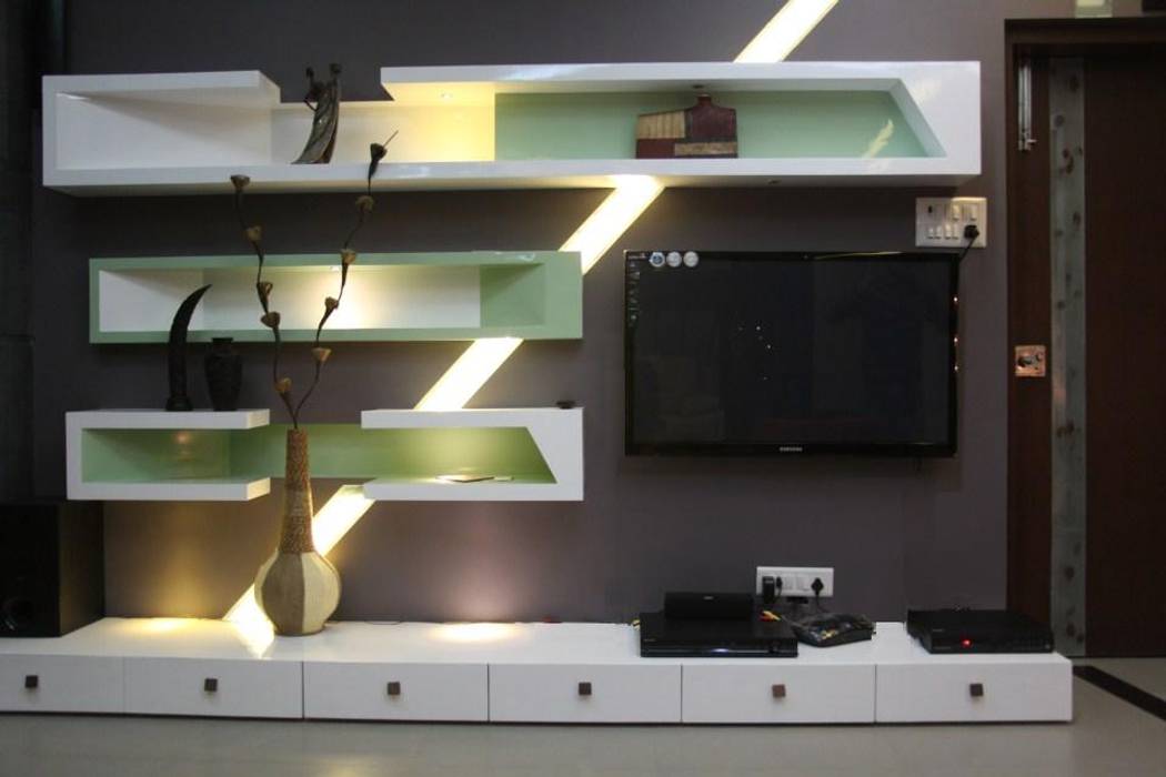 pent house for Mr. Jahagirdar At nanded, 4th axis design studio 4th axis design studio Living roomTV stands & cabinets