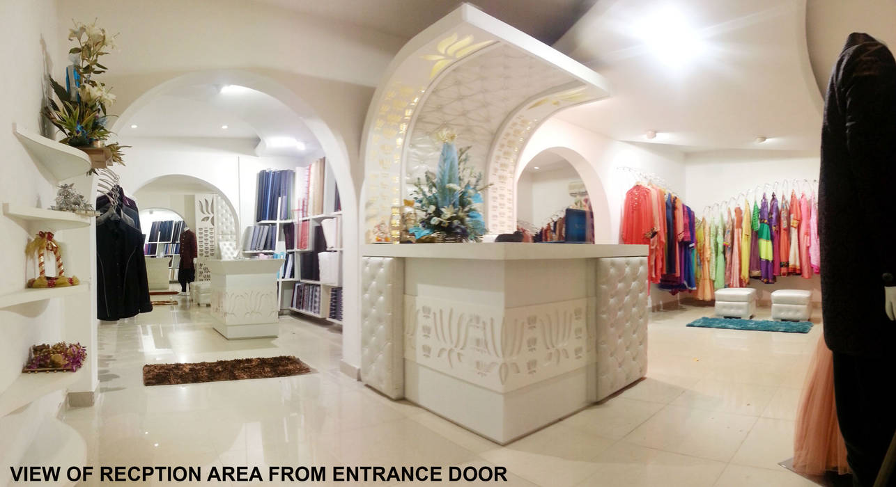 TURQUOISE -designer clothes showroom, Ingenious Ingenious Minimalist corridor, hallway & stairs Accessories & decoration