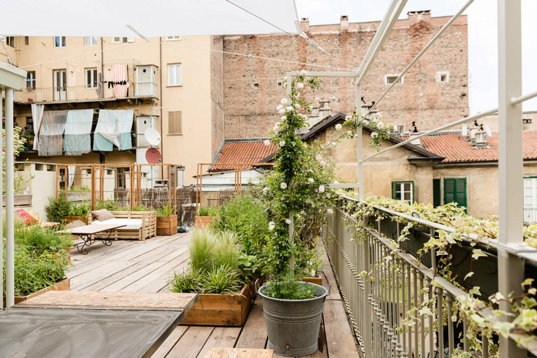 TERRAZZO Torino, marta carraro marta carraro Balcone, Veranda & Terrazza in stile rustico