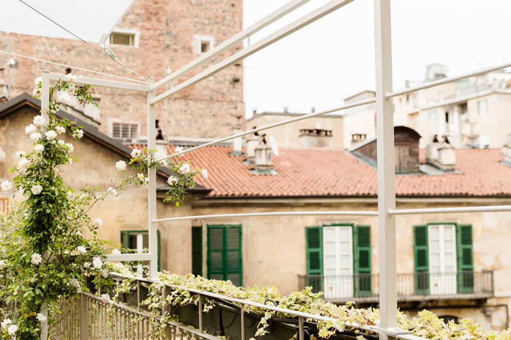 Terrazzo torino balcone, veranda & terrazza in stile rustico di marta