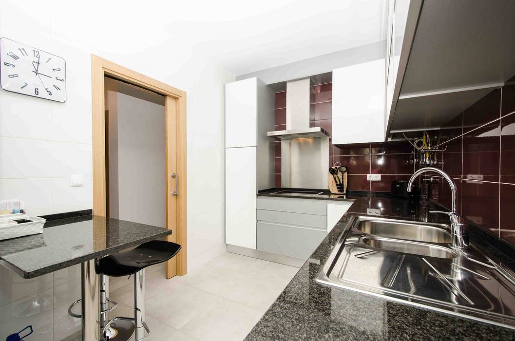 Interior Design Project - Apartment Albufeira, Simple Taste Interiors Simple Taste Interiors Cozinhas clássicas Acessórios e têxteis