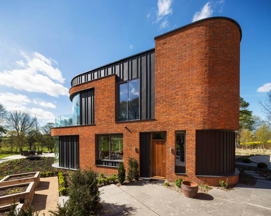 Incurvo, Adrian James Architects Adrian James Architects Modern houses Bricks curves,curved,brick,modern,light,bright,zinc