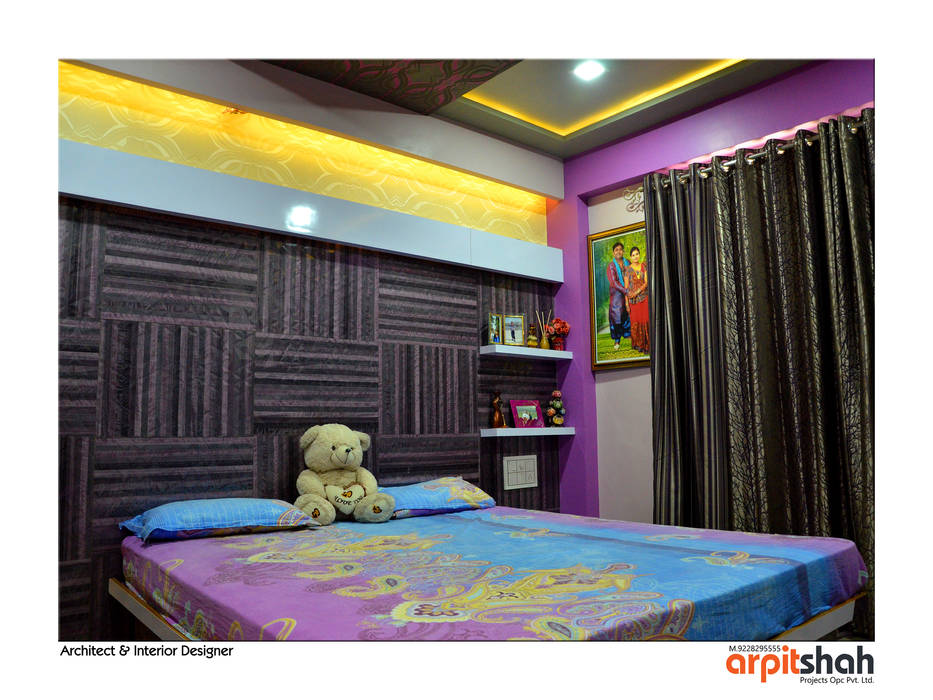 Hirenbhai@Gandhinagar, ARPIT SHAH PROJECTS OPC PVT LTD. ARPIT SHAH PROJECTS OPC PVT LTD. Country style bedroom Wood Wood effect Beds & headboards