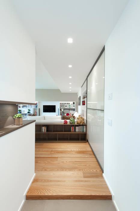 CASA L+L, Studio Associato Casiraghi Studio Associato Casiraghi Minimalist corridor, hallway & stairs Wood Wood effect