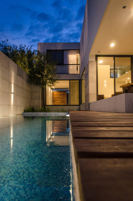 homify Modern Pool