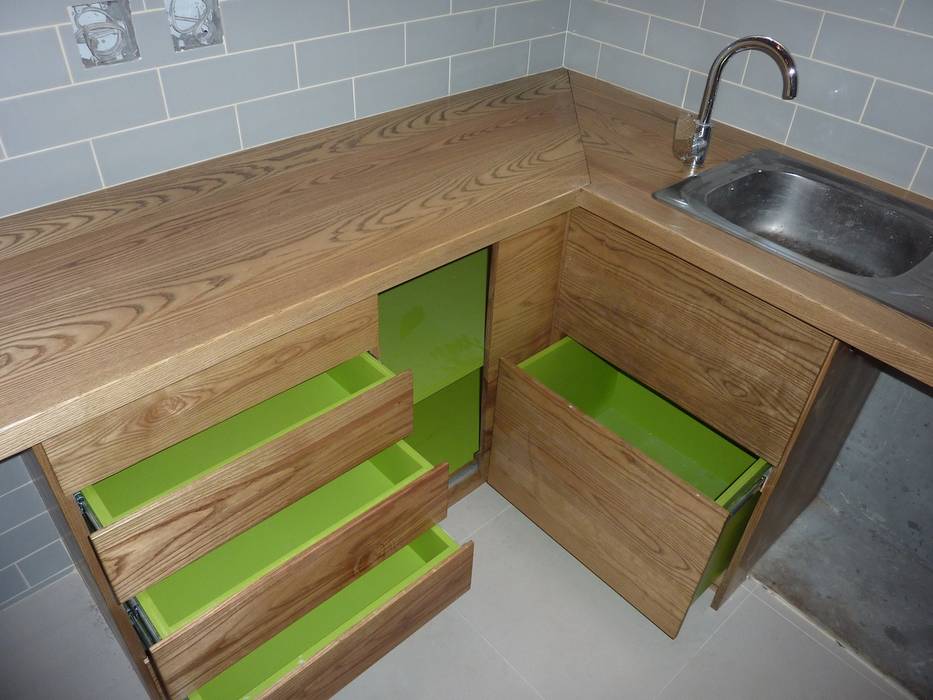 Montreaux - Kitchen 4, GreenCube Design Pty Ltd GreenCube Design Pty Ltd Modern kitchen Wood Wood effect Cabinets & shelves