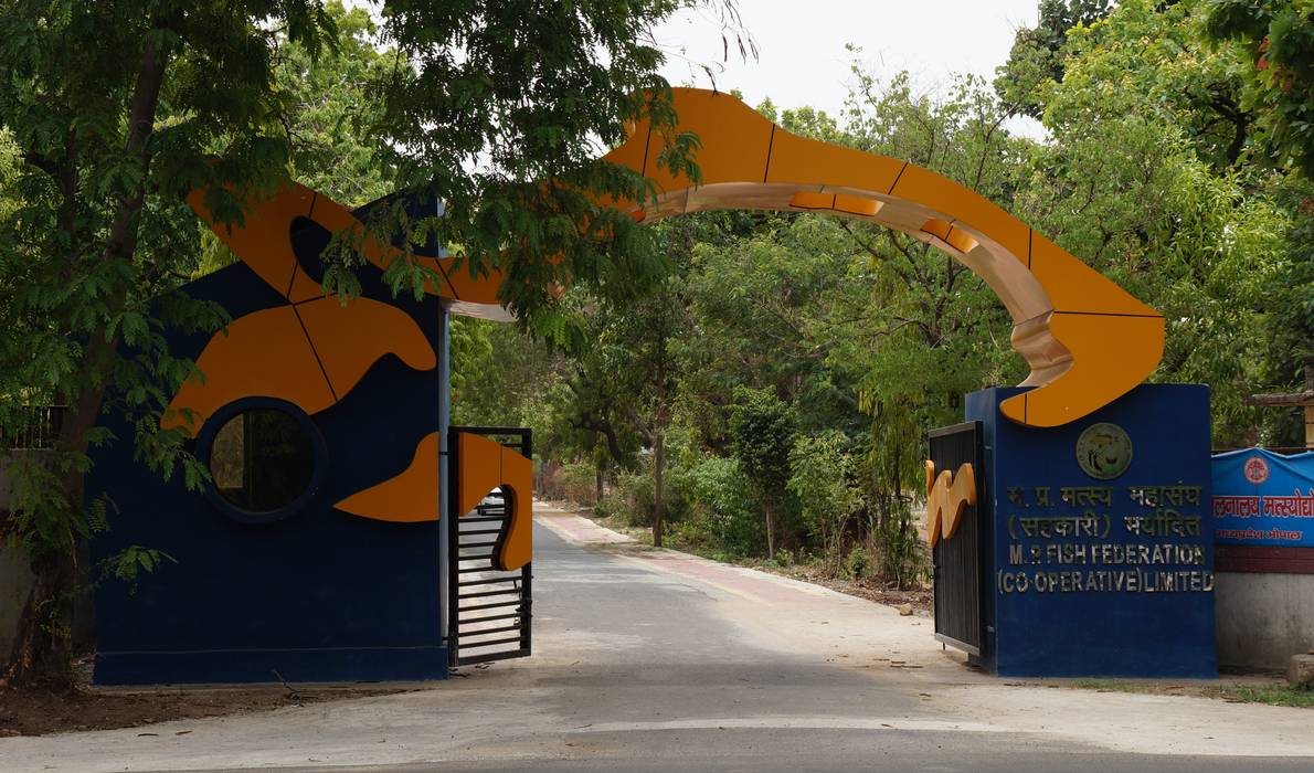 fish federation's entrance gate, Vinyaasa Architecture & Design Vinyaasa Architecture & Design Modern houses Property,Plant community,Plant,Nature,Leaf,Infrastructure,Motor vehicle,Tree,Road surface,Asphalt