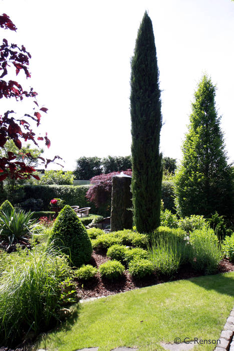 Solitärpflanzen entwickeln nach über 20 Jahren ihren Reiz dirlenbach - garten mit stil Garten im Landhausstil rotlaubig,grün,Buchsbaum,Zypresse,Kugel,Kegel,Stauden