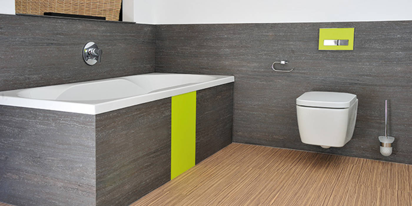 Badewanne mit tür und fugenlose wände moderne badezimmer von bad