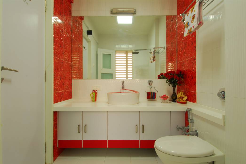 homify Modern Bathroom Tiles